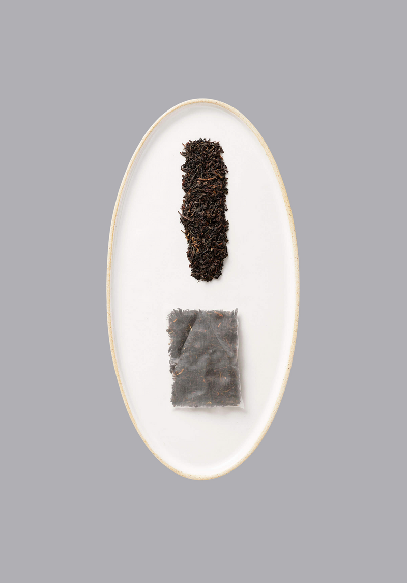 Hugo Iced Black tea featuring a sachet of tea and loose tea composed on an oval plate